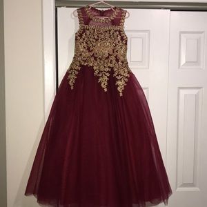 Girl’s Gown. Size 6/7